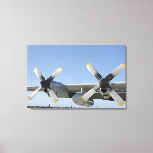 De vleugels van een LC-130 Hercules Canvas Afdruk (Voorkant)