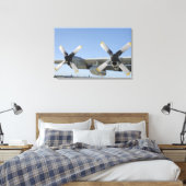 De vleugels van een LC-130 Hercules Canvas Afdruk (Insitu (Slaapkamer))