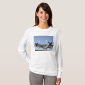 De vleugels van een LC-130 Hercules T-shirt (Voorkant volledig)