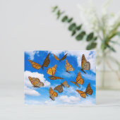 De vlinders van de monarch in de hemel briefkaart (Staand voorkant)