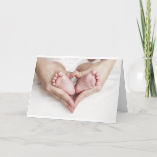 De voeten van het baby in moederhanden kaart (Voorkant)