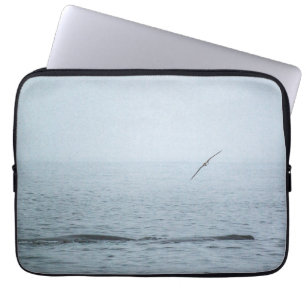 De vogel die de walvissen wekte laptop sleeve