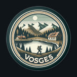 De Vogezen France Badge Magneet<br><div class="desc">De Vogezen in een vectorkunststijl. De Vogezen zijn een middelgroot gebergte in het oosten van Frankrijk, dicht bij de grens met Duitsland.</div>