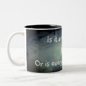 De volle maan is iedereen flauw. tweekleurige koffiemok (Links)