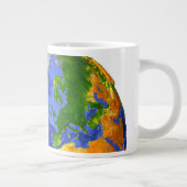 De volledige aarde toont topografische gegevens. grote koffiekop (Rechts)