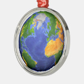De volledige aarde toont topografische gegevens. metalen ornament (Links)