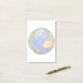 De volledige aarde toont topografische gegevens. post-it® notes (Op bureau)