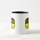 De voorzichtige inhoud is uiterst hete koffie Mok (Midden)