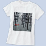 De vos en het bos t-shirt<br><div class="desc">Een eenzame wilde vos staat onder pijnbomen in een donker bos. Een landschapsschilderij voor dierenliefhebbers,  natuur- en wildlife-liefhebbers.</div>