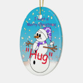 De vrolijke Omhelzing van Kerstmis Keramisch Ornament (Links)