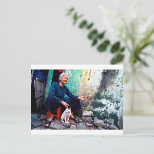 De vrouw en de kat briefkaart (Staand voorkant)