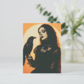 De vrouw en haar raaf briefkaart (Staand voorkant)