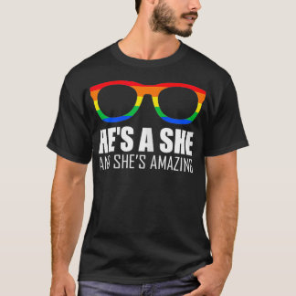 De vrouw is een vrouw die zich verbaast over t-shirt