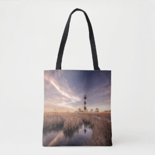 De vuurtoren van het eiland Bodie op Sunset Tote Bag