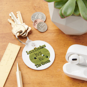 De wandelaars doen het op de groene, grappige sleu sleutelhanger