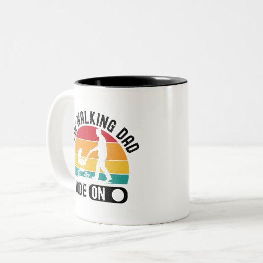 De wandelende vader Grappige nieuwe vader vaders d Tweekleurige Koffiemok (Voorkant links)