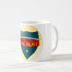 DE WARMTE – Vetgedrukte Badge Mok met Retro Star P