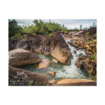 De waterval in Mountain Pine Ridge