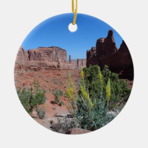 De Weg van het park overspant Nationaal Park Keramisch Ornament