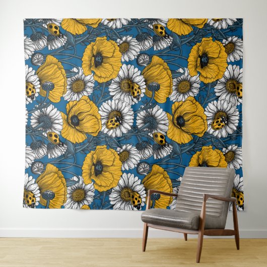 De weide is geel en blauw wandkleed (In Situ (horizontaal))