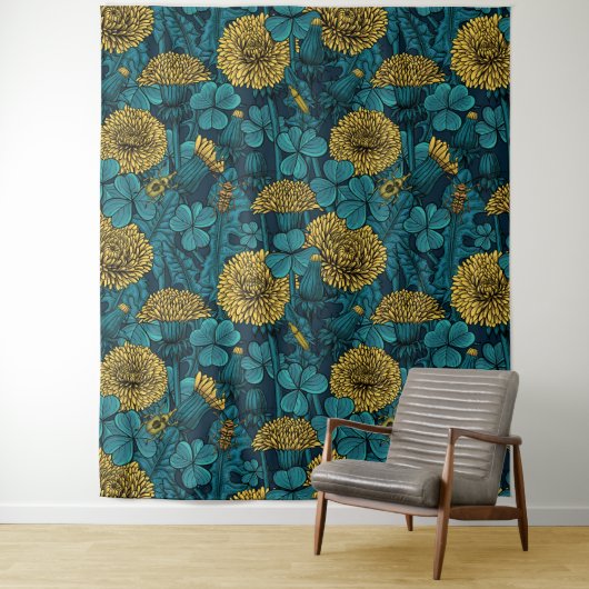 De weide is geel en blauw wandkleed (In situ)