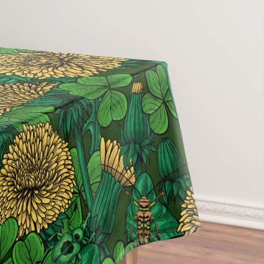 De weide is groen en geel tafelkleed (Voorbeeld)