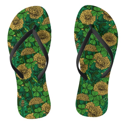 De weide is groen en geel teenslippers (Voetbed)