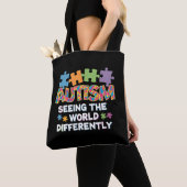 De wereld anders zien Autisme Bewustzijn Tote Bag (Dichtbij)