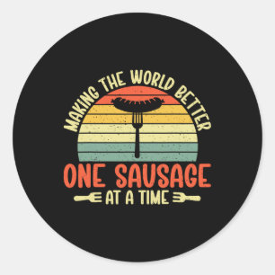 De Wereld Een Beetje Beter Maken Met Bbq Worstjes Ronde Sticker