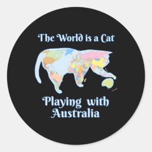 De wereld is een kattenspeelkaart ronde sticker