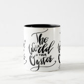 De wereld is jouw oester tweekleurige koffiemok (Center)
