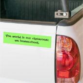 De wereld is ons klaslokaal. We homeschool. Bumpersticker (Op Truck)