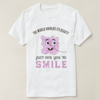"De Wereld Ontwikkelt Zijn Schoonheid" Paarse Glim T-shirt