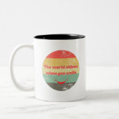 De wereld schijnt als je mok glimlacht (Links)