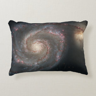 De Whirlpool Galaxy M51 & Companion in de ruimte Accent Kussen