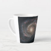 De Whirlpool Galaxy M51 & Companion in de ruimte Latte Mok (Linkerhoek)