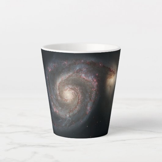 De Whirlpool Galaxy M51 & Companion in de ruimte Latte Mok (Voorkant)