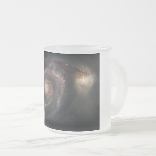 De Whirlpool Galaxy M51 & Companion in de ruimte Matglas Koffiemok (Voorkant rechts)