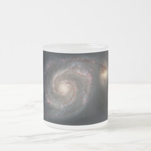 De Whirlpool Galaxy M51 & Companion in de ruimte Matglas Koffiemok (Center)