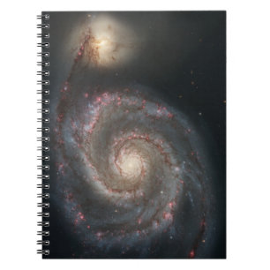 De Whirlpool Galaxy M51 & Companion in de ruimte Notitieboek