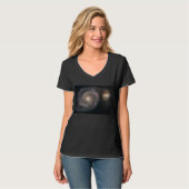 De Whirlpool Galaxy M51 & Companion in de ruimte T-shirt (Voorkant volledig)