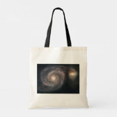 De Whirlpool Galaxy M51 & Companion in de ruimte Tote Bag (Achterkant)
