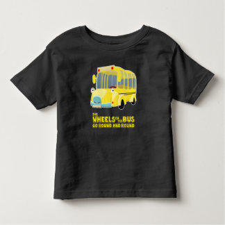 De wielen op de bus gaan ronddraaien en ronddraaie kinder shirts