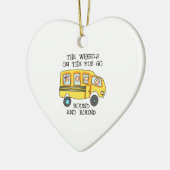 DE WIELEN OP DE BUS KERAMISCH ORNAMENT (Links)