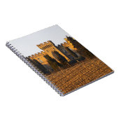 De wijngaard met sirah-wijnstokken en het kasteel notitieboek (Rechterzijde)