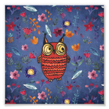 De wijze vogeluil in de bloemtuin