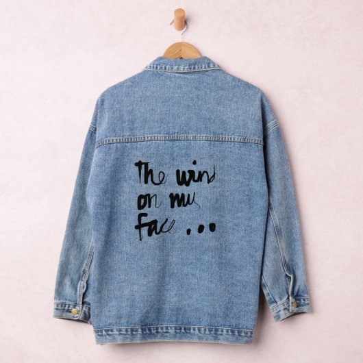 De wind op mijn gezicht - zwarte letters denim jacket (Hangar)