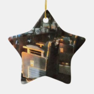 De Winkel van de kapper met Zon die door Venster Keramisch Ornament