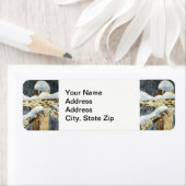 De wintersneeuw bedekte landhek, sneeuwdriften. etiket (Insitu)