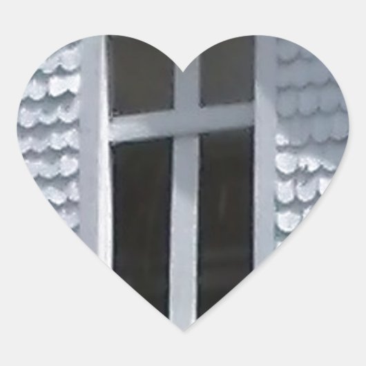 de witte oude kerk in de bergen hart sticker (Voorkant)